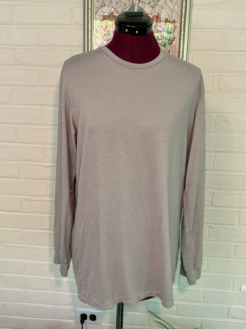 Uniqlo Heattech Men’s Large Gray Long Sleeve Crewneck T-Shirt Thermal Base Layer